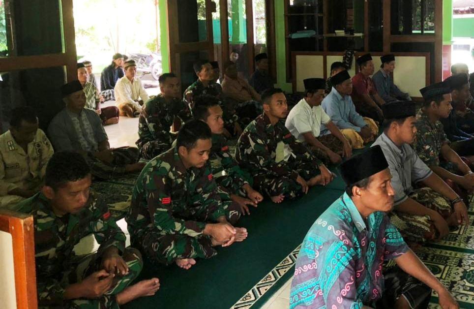 Anggota Satgas TMMD Reguler Kodim 0731/Kulon Progo Jumat Bersama Warga Sidorejo | Newstv Indonesia