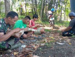 Istirahat Disela Kegiatan Fisik TMMD Kulon Progo, Anggota Lanal Yogyakarta Manfaatkan Jalin Komsos