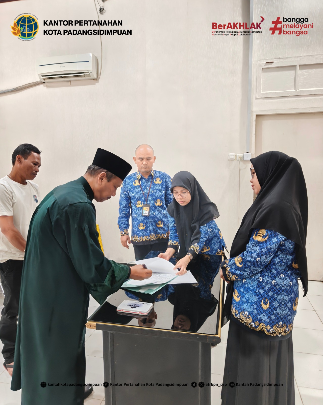 Kantor Pertanahan Kota Padangsidimpuan Laksanakan Pengambilan Sumpah Sertipikat Hilang, Wujud Komitmen ATR/BPN Hadirkan Kepastian Hukum Pertanahan | Newstv Indonesia
