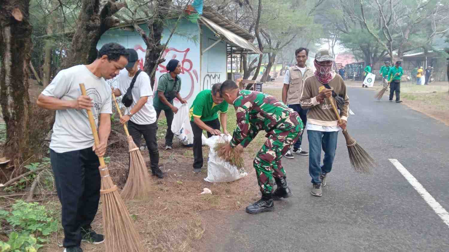 Dandim Kulon Progo Pimpin Personel Kodim Gelar Aksi Bersih-bersih di Wisata Mangrove dan Pantai Congot | Newstv Indonesia