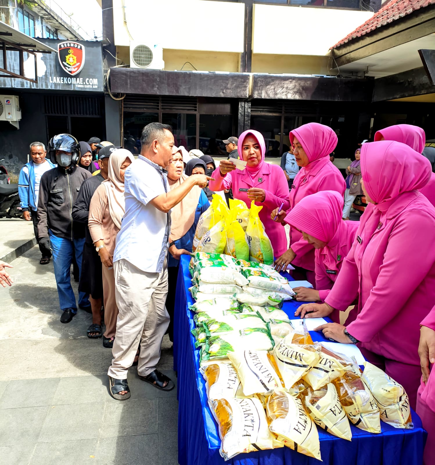 Pasar Murah Mamajang Disambut Antusias, 300 Voucher Dibagikan ke Warga | Newstv Indonesia
