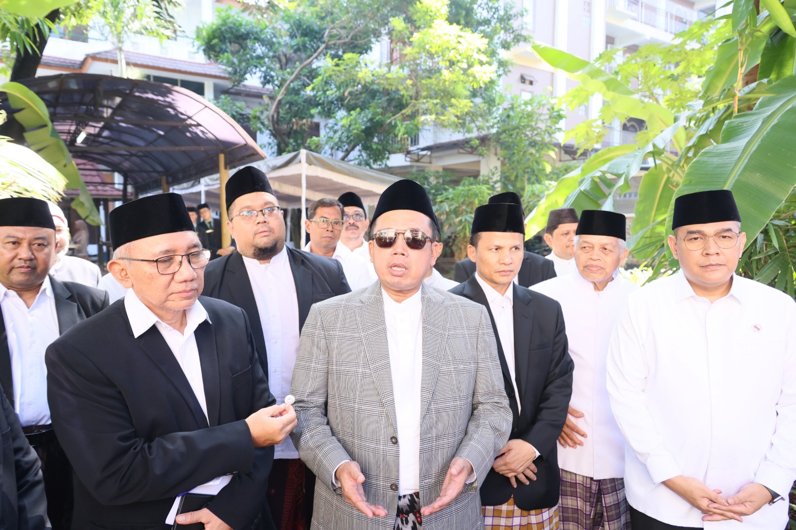 Serahkan Hewan Kurban ke Ponpes Darunnajah, Menteri Nusron: Iduladha Jadi Momentum Mempererat Kebersamaan | Newstv Indonesia
