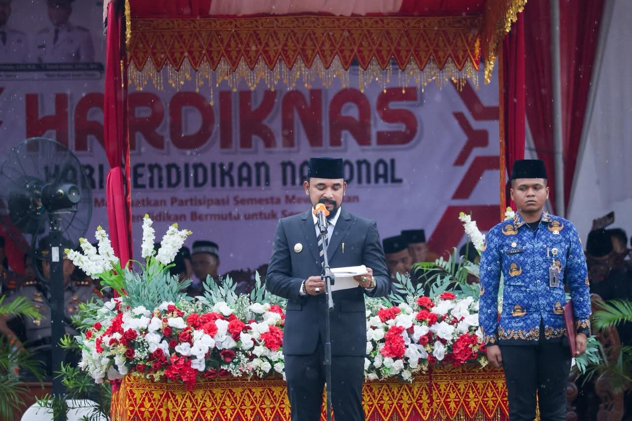Bupati Al-Farlaky Irup Hardiknas, Pilih Turun Podium Saat Hujan | Newstv Indonesia