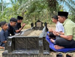 Dari Air Mata di Makam Orang Tua hingga Pelukan Hangat Warga