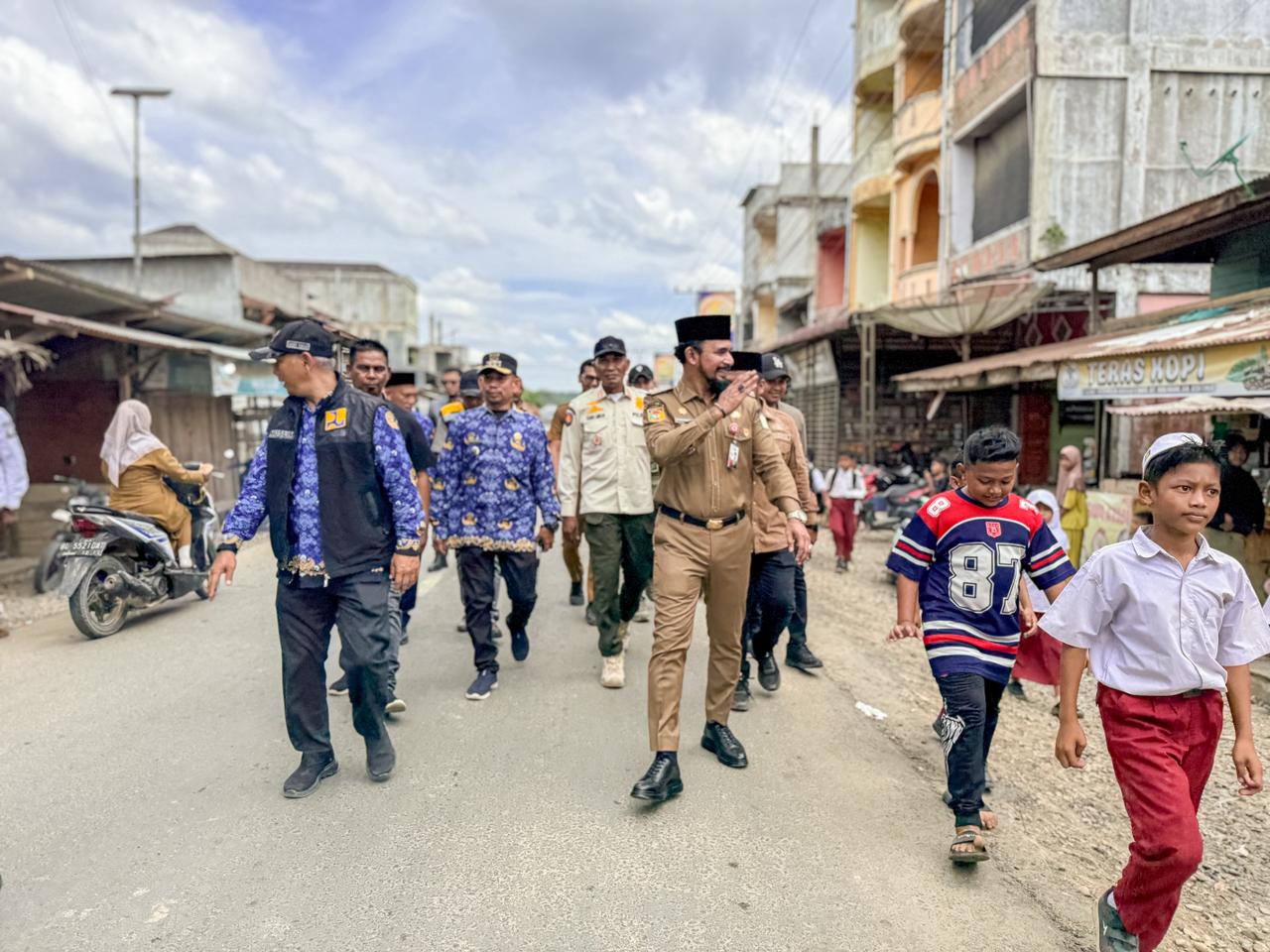 Al-Farlaky Resmikan Lanjutan Pengaspalan Jalan Kuta Binjei–Alue Ie Mirah: Akses Warga Makin Lancar | Newstv Indonesia