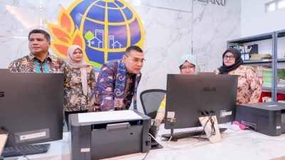 Tinjau PELATARAN di Kantah Kota Banjarbaru, Wamen Ossy: Hindari Masyarakat Menunggu Terlalu Lama di Loket