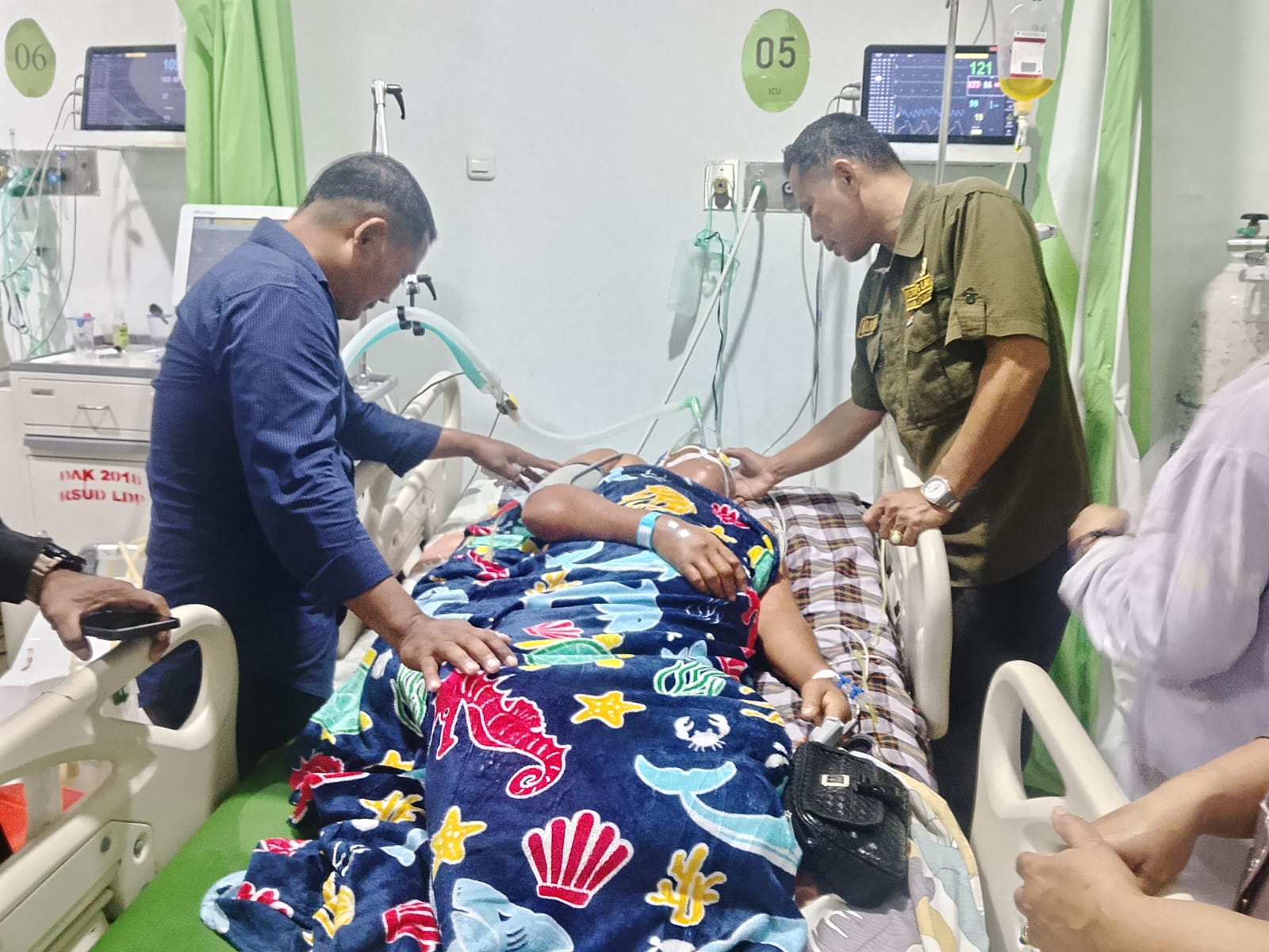 Kader PPP Jeneponto SAFRI ,S.Pd.,M.Pd.,MH Daeng Ngerho Jenguk Anggota nya yang Sakit, Wujud Kepedulian dan Solidaritas Sesama ummat. | Newstv Indonesia