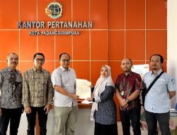 Kepala Kantor Pertanahan Padangsidimpuan Serahkan Sertipikat Aset PLN, Wujud Nyata Pengamanan Aset Negara