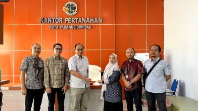 Kepala Kantor Pertanahan Padangsidimpuan Serahkan Sertipikat Aset PLN, Wujud Nyata Pengamanan Aset Negara | Newstv Indonesia