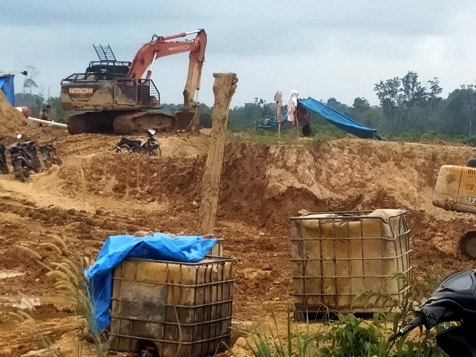 Korban Berjatuhan, Puluhan Alat Berat Excavator Masih Operasi di Eks Lokasi PT M3 Pulo Padang | Newstv Indonesia