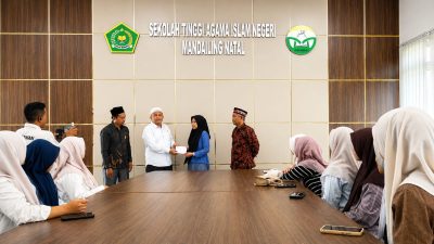 Dorong Peningkatan kualitas Pendidikan Program Madina Cerdas, BAZNAS Salurkan Bantuan Kepada 11 Mahasiswa