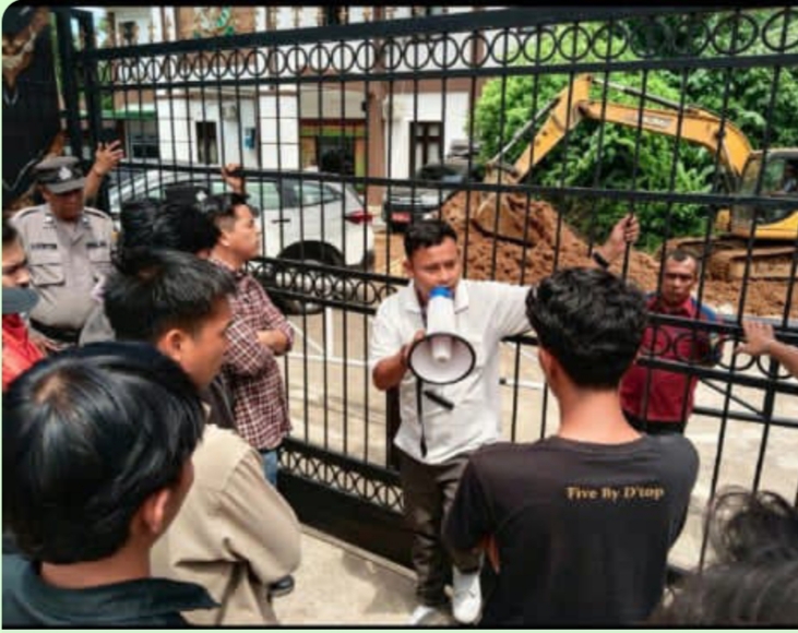 AMP2KM Desak Bupati & APH Usut Dugaan Keterlibatan Ketua APDESI Madina dalam Aktivitas PETI | Newstv Indonesia