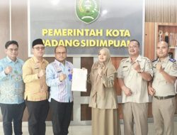 Aset Pemko Makin Terlindungi! Kantah Padangsidimpuan Serahkan 37 Sertipikat Tanah