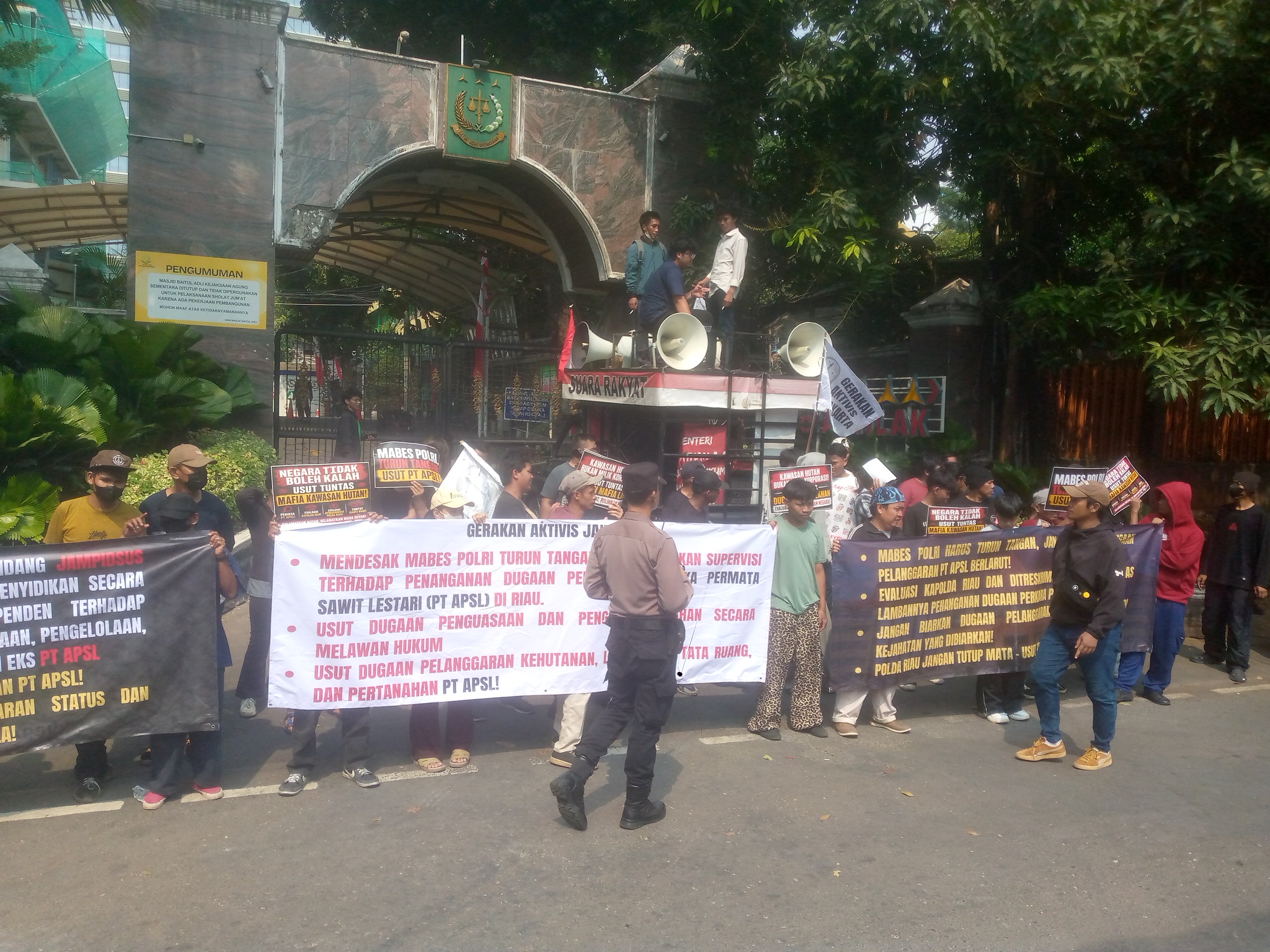 Gerakan Aktivitas Jakarta Gelar Aksi di Mabes Polri dan Kejaksaan Agung Desak Penanganan Perkara Warga Riau | Newstv Indonesia