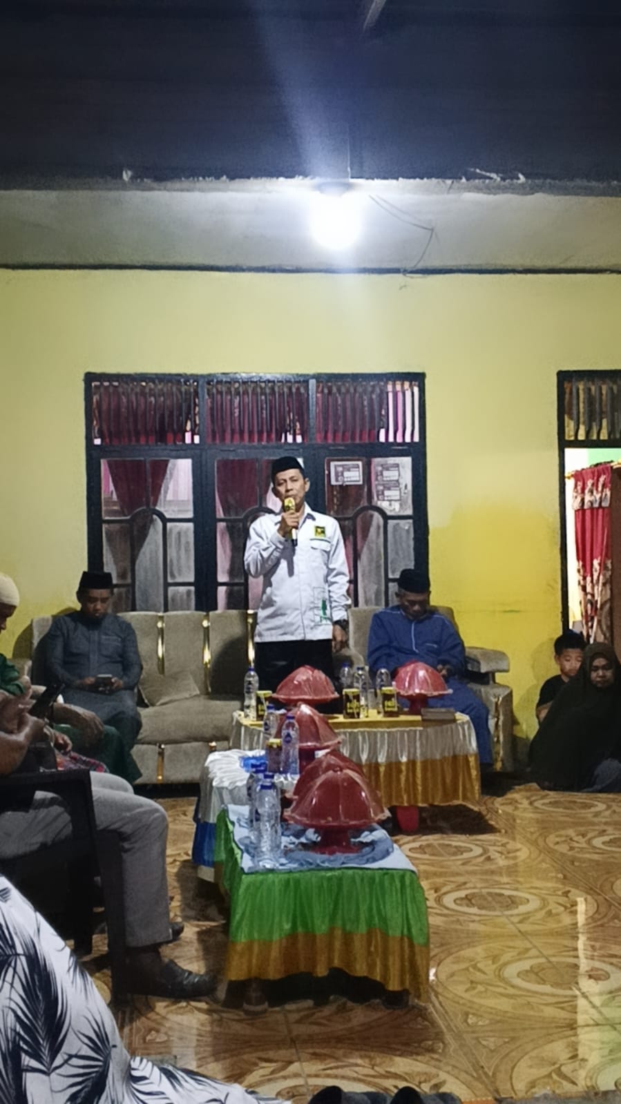 Hadiri Takziah 7 Hari Almarhumah Sattunia, SAFRI Daeng Ngerho Dapat Apresiasi Tokoh Masyarakat Dg Tarra: “Orang Seperti SAFRI Layak Kita Doakan, Support dan Dukung” | Newstv Indonesia