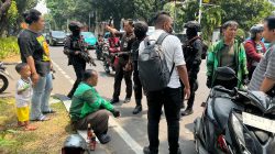 Brimob Polda Metro Jaya Patroli Cipta Kondisi, Bantu Pengemudi Ojol Kecelakaan di Kebun Sirih | Newstv Indonesia