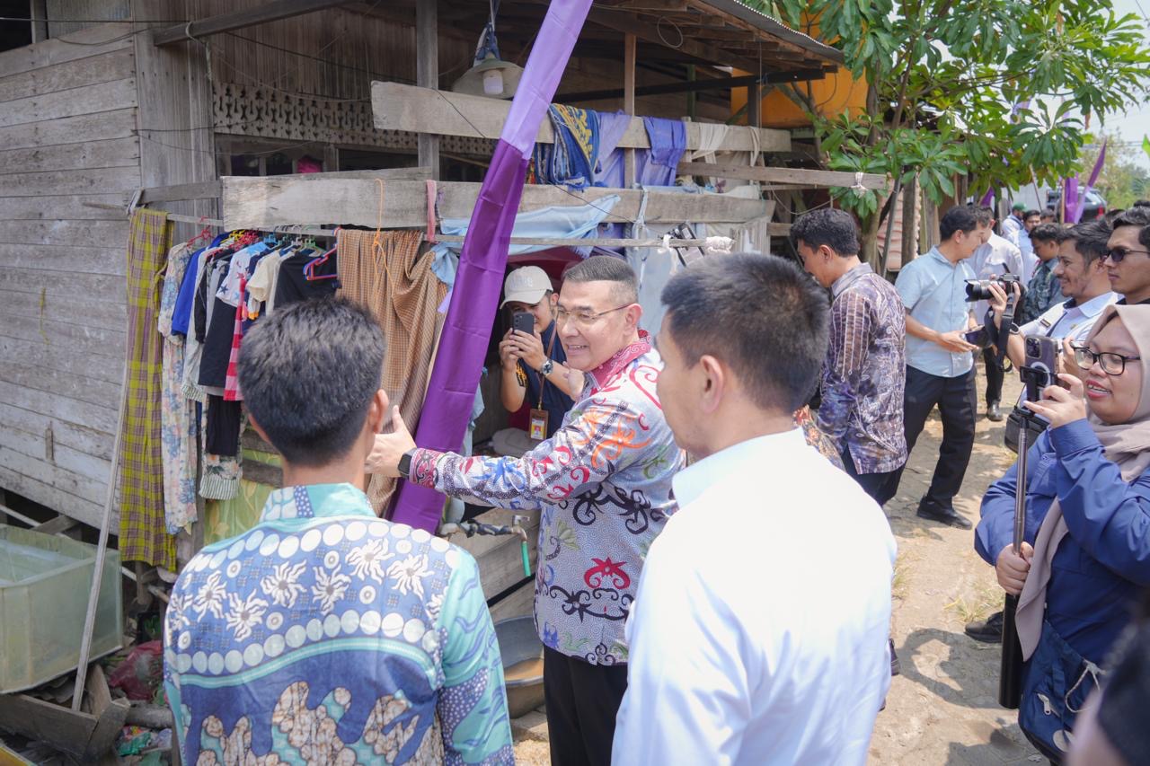 Wamen Ossy Serahkan Sertipikat bagi MBR di Kalsel, Dukung Penyediaan Rumah Layak Huni Lewat Legalitas Tanah | Newstv Indonesia