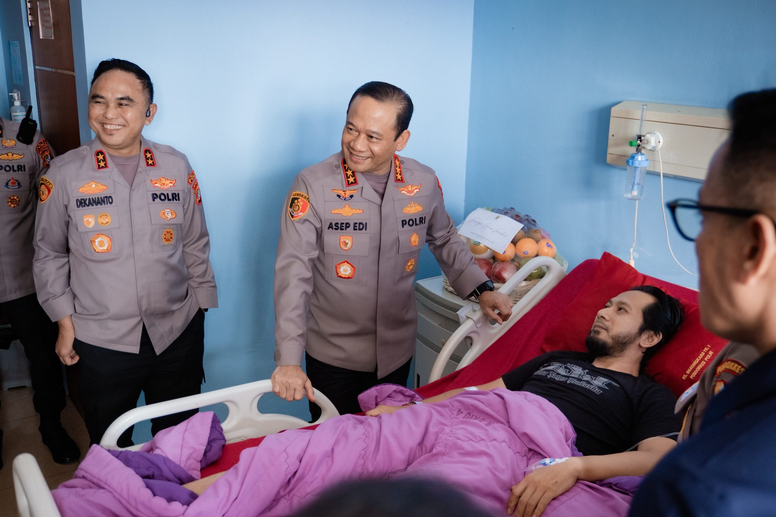 Menguatkan Anggota yang Terluka Kapolda Metro Jaya Kunjungi RS Polri | Newstv Indonesia