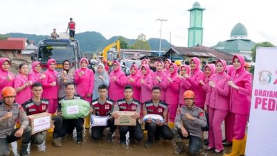 HK ke 74 Bhayangkari Sumbar Hadir Berikan Bantuan bagi Warga Terdampak Banjir Bandang | Newstv Indonesia