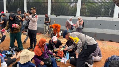 Brimob dan Polwan Metro Bagikan Roti untuk Hari Tani | Newstv Indonesia