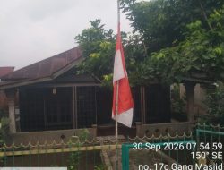 Tak Sekadar Imbauan, di Padangsidimpuan Salah Satu Kepling Langsung Kibarkan Bendera Setengah Tiang