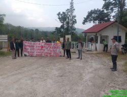 Wamen ESDM Yuliot Tanjung dan beberapa pejabat tinggi Tapsel didemo massa di Gerbang PLTA Simarboru Luat Lombang Sipirok