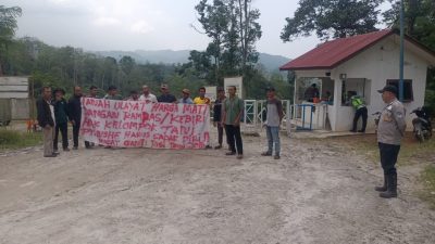 Wamen ESDM Yuliot Tanjung dan beberapa pejabat tinggi Tapsel didemo massa di Gerbang PLTA Simarboru Luat Lombang Sipirok | Newstv Indonesia