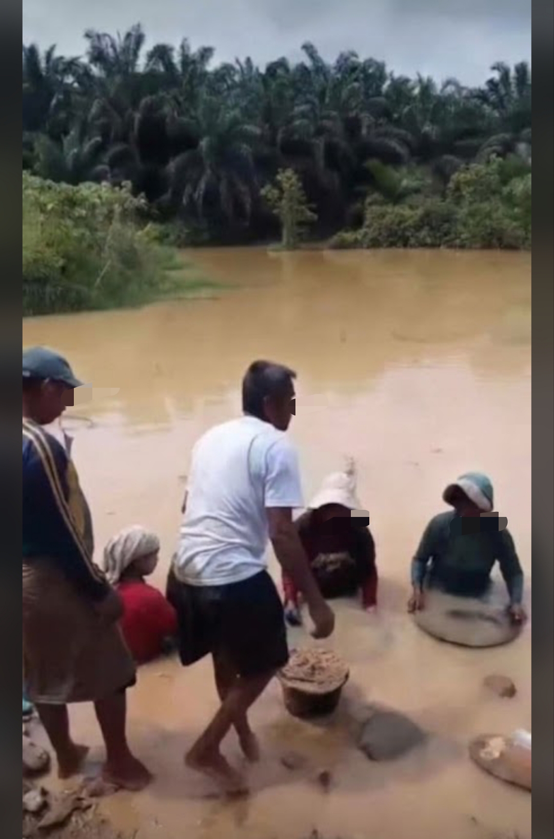 Viral Emak emak Mendulang di Lingga Bayu Diduga Settingan,Toke PETI Inisial B Bayar Rp 15 Juta,7 Pasal Berlapis Dilanggar, Terancam 10 Tahun Penjara & Denda 10 Milliar | Newstv Indonesia