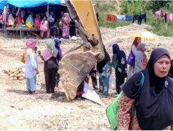 Viral Emak emak Mendulang di Lingga Bayu Diduga Settingan,Toke PETI Inisial B Bayar Rp 15 Juta,7 Pasal Berlapis Dilanggar, Terancam 10 Tahun Penjara & Denda 10 Milliar | Newstv Indonesia Viral Emak emak Mendulang di Lingga Bayu Diduga Settingan,Toke PETI Inisial B Bayar Rp 15 Juta,7 Pasal Berlapis Dilanggar, Terancam 10 Tahun Penjara & Denda 10 Milliar | Newstv Indonesia