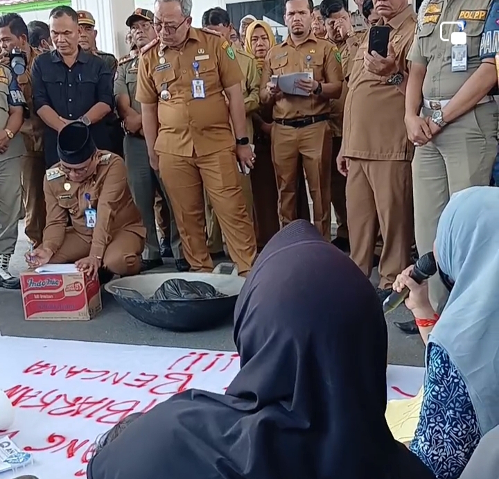 Geger! Korban Banjir Padangsidimpuan Kembali Geruduk Kantor Wali Kota, Data Bantuan dan Dana Rp4 Miliar Dipertanyakan | Newstv Indonesia